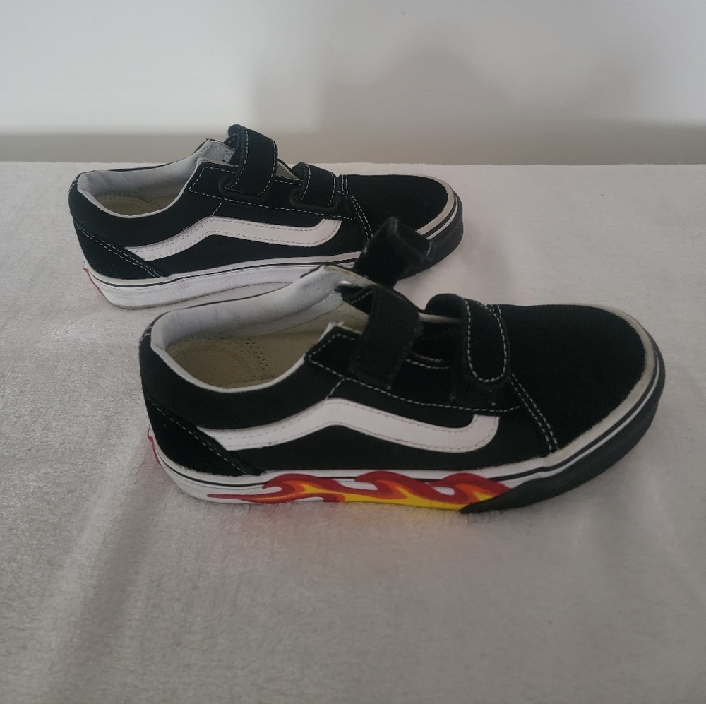 Kids VANS OFF THE WALL Black and White Flame Sneakers
